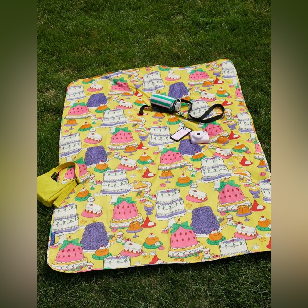 NWT - BAGGU - Puffy Picnic Blanket - Patisserie